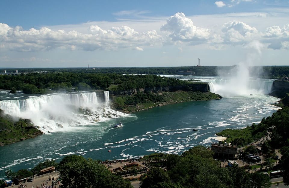 20 minute drive to the city of Niagara Falls!
