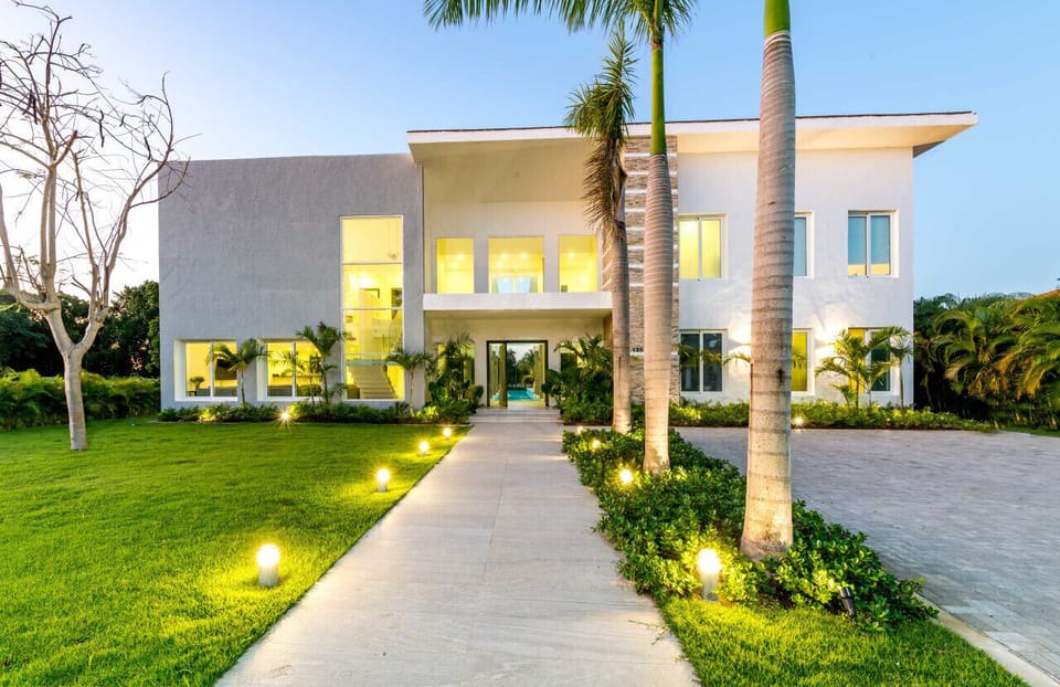 Villa Palma: View of the front of the property with private parking space