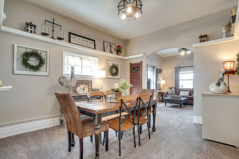 Dining Area | Dishes & Flatware Provided