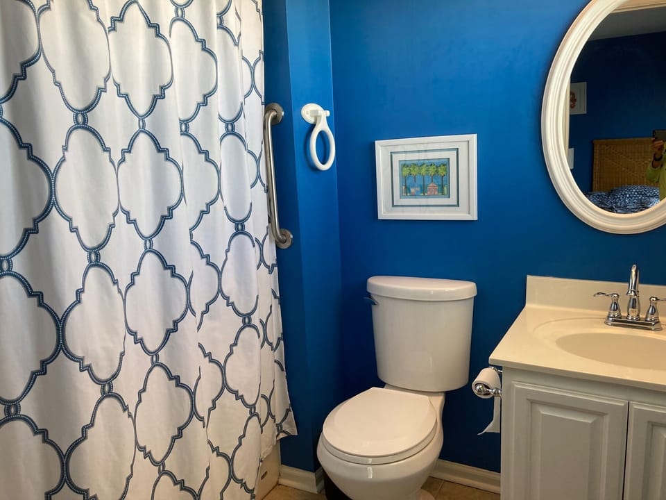 Bathroom adjoining downstairs bunk bed bedroom