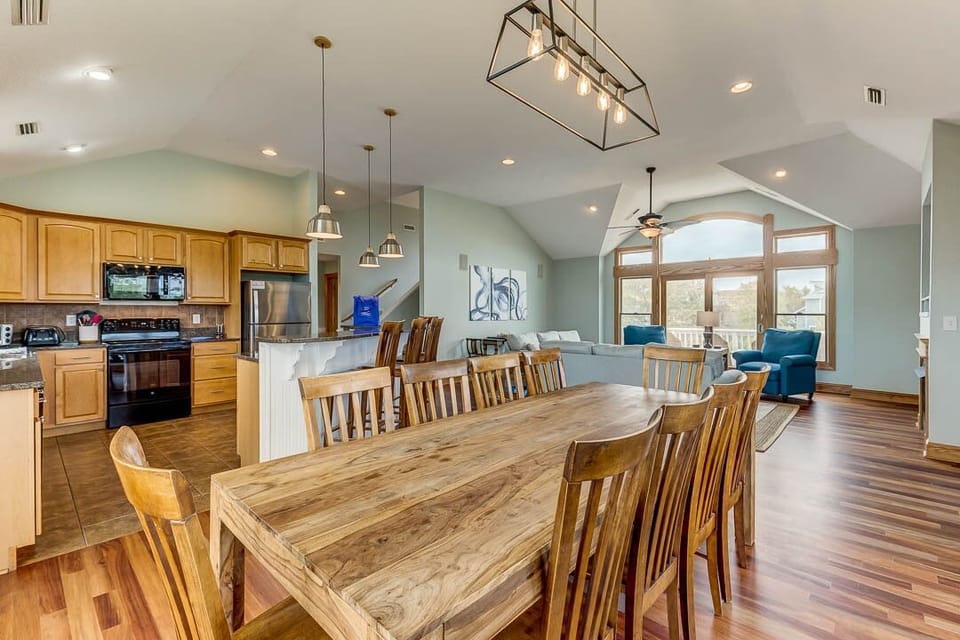 Top-Level Dining Room with Table (seats 10)