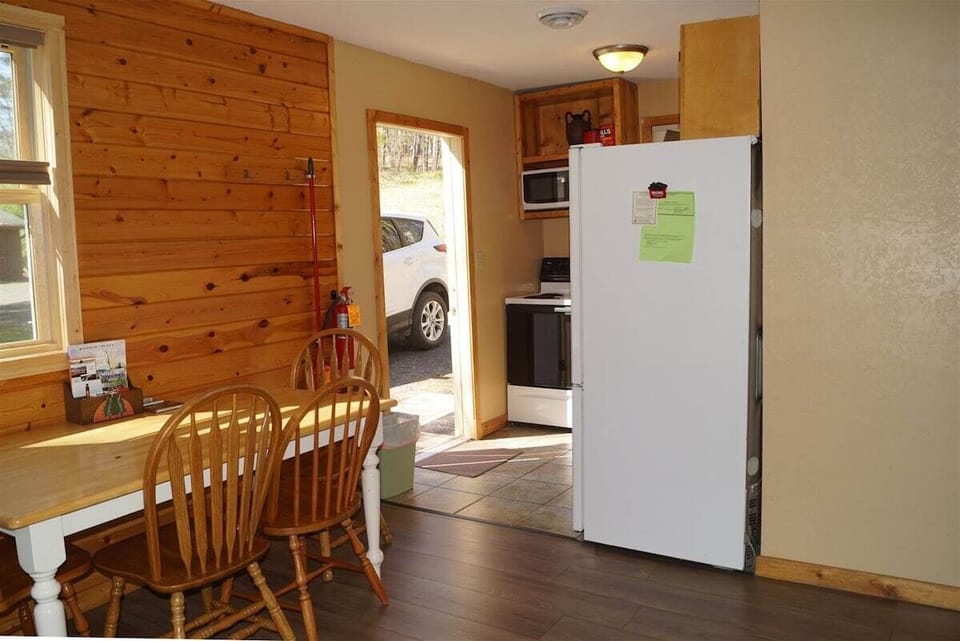 Total square footage in the Cabin is approximately 525 square feet.