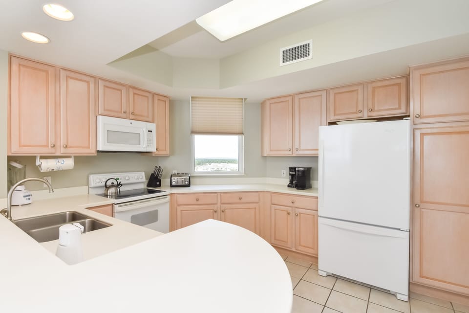 Silver Beach Towers East 1606- Fully Equipped Kitchen