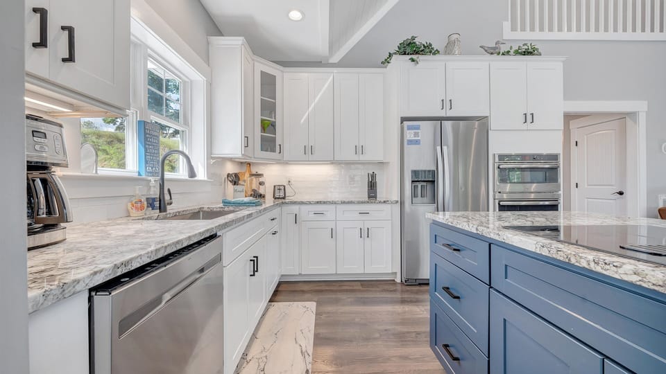 Fully Stocked Kitchen (2)