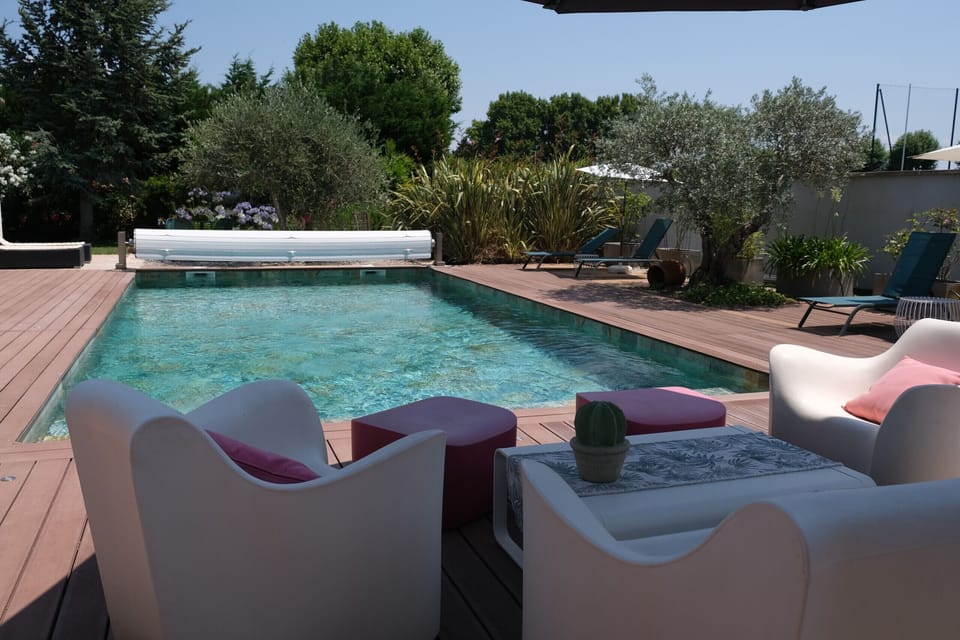 LE THOR vacation rental, comfortable villa for rent, pool for 6 people. Online reservation with Plaisirs & Maisons de Provence