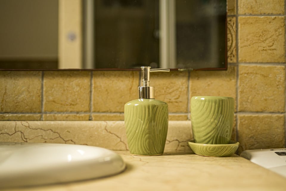Bathroom amenities