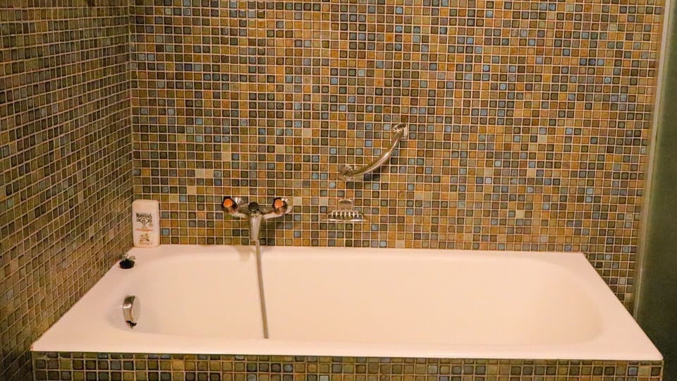 bathtub 