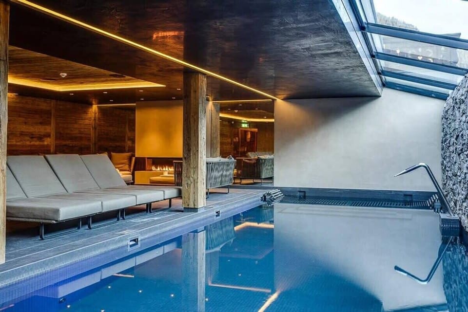 the pool ,spa, gym is yours to enjoy