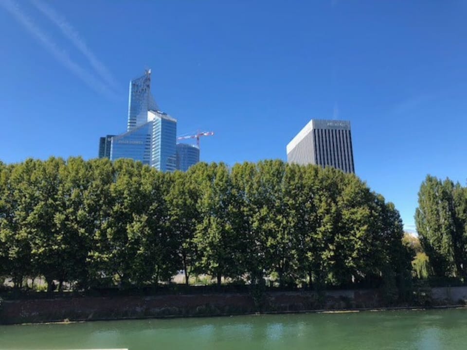 Neuilly - close to the Seine river and La Défense