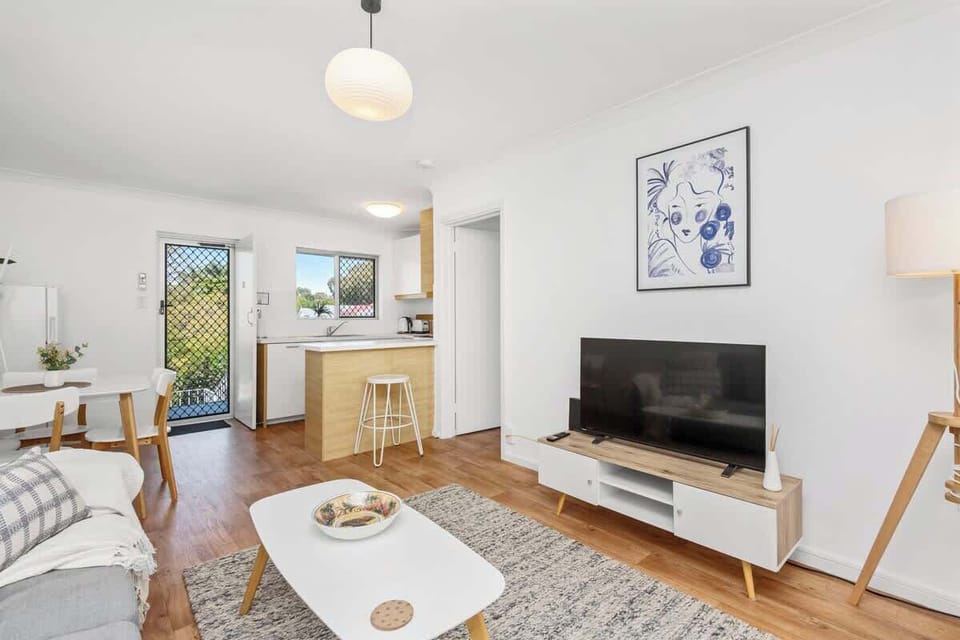 Experience seamless living in this airy space, boasting a comfortable seating area, a dedicated dining spot, and a modern kitchen for your convenience.