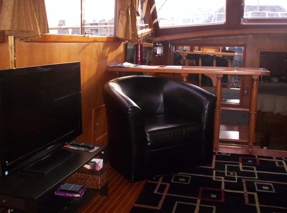 HD TV w/dvd player in the salon of Green Turtle II with fabulous views