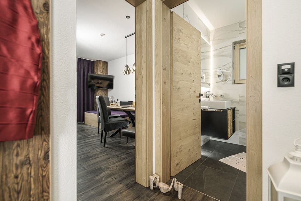 Gang, Garderobe, Wohnküche, Bad, 