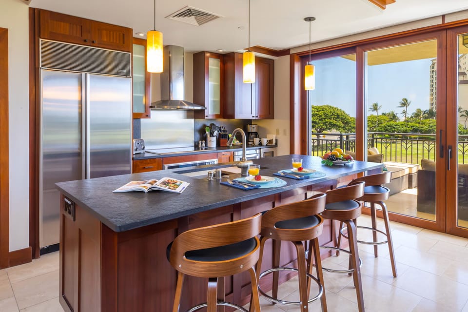 Gourmet kitchen and Breakfast Bar.