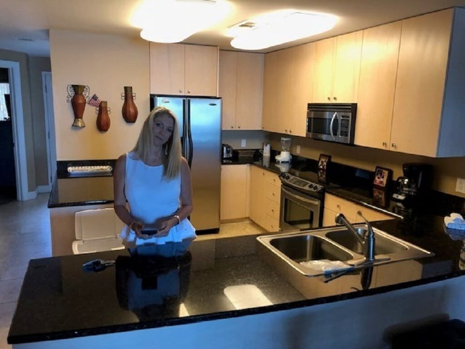 Fully equipped gourmet kitchen.