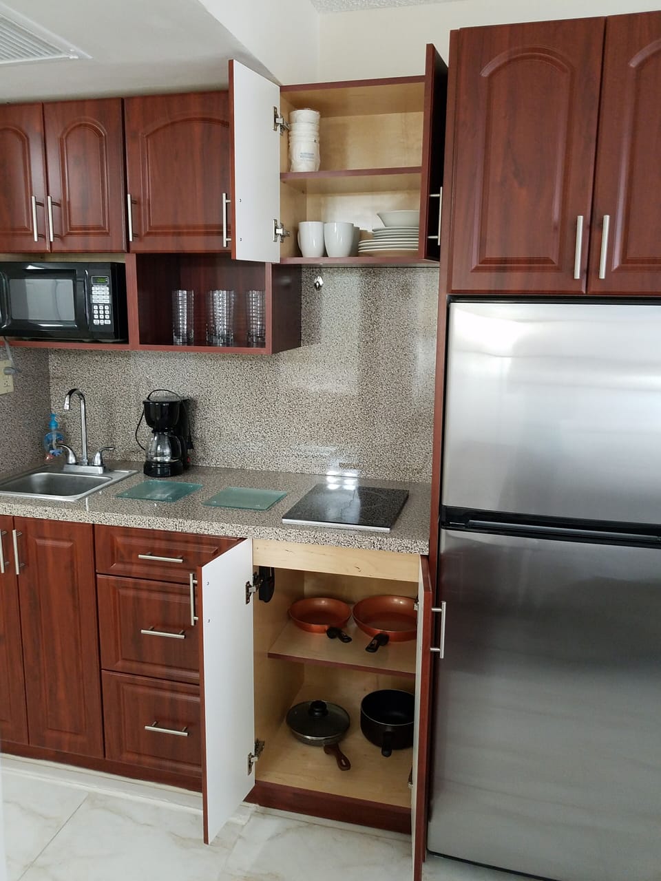 Equipped Kitchenette