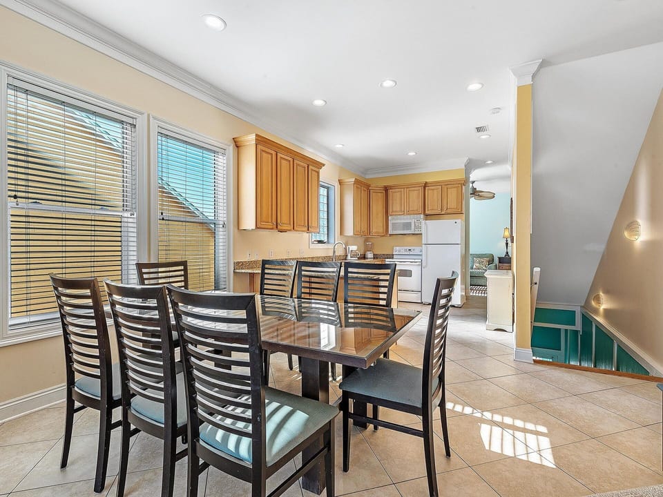 Wits End, West, Dining Area