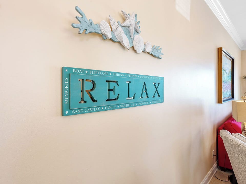 Wits End, West, Living Room