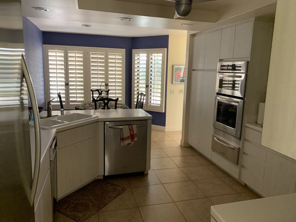 Kitchen with breakfast table
