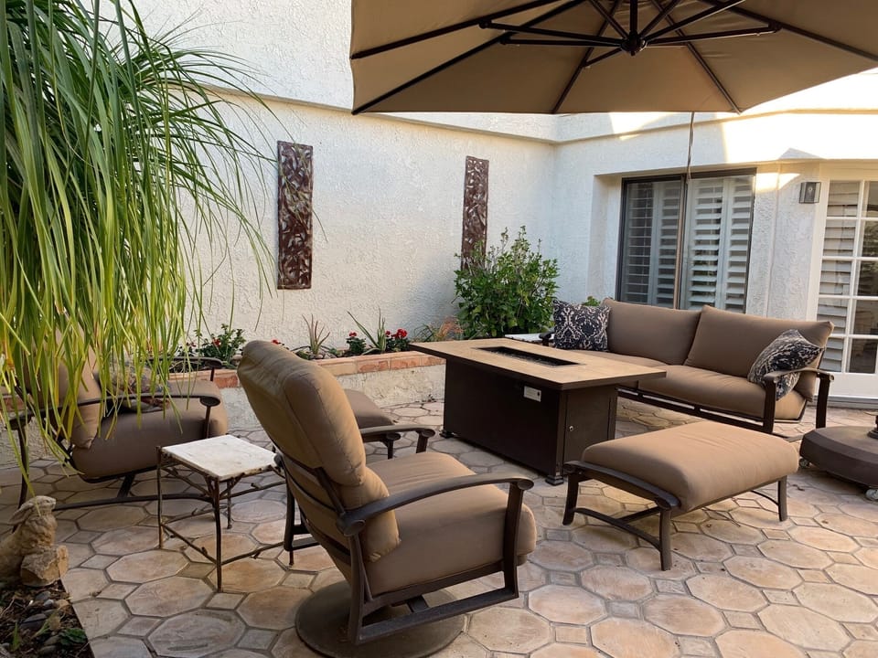Courtyard seating, gas fire pit table