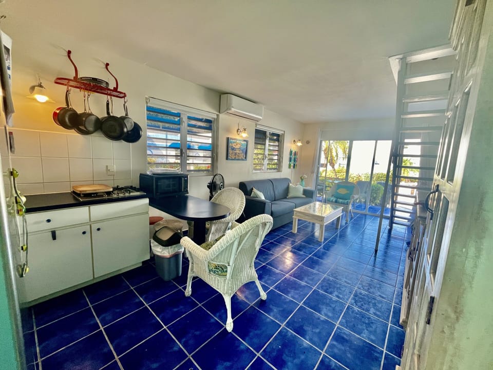 Living room/kitchen
