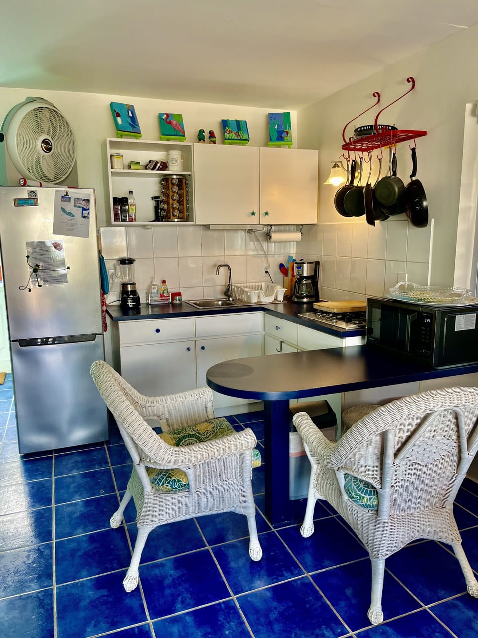 Kitchen, fully stocked with high end pots/pans and appliances
