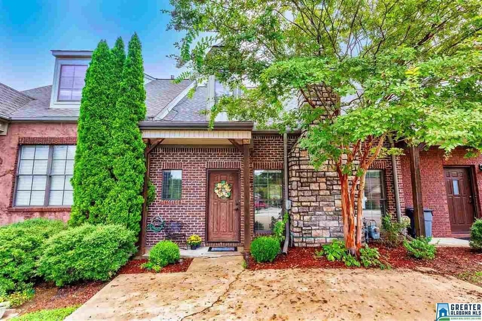 Spacious parking close to front door