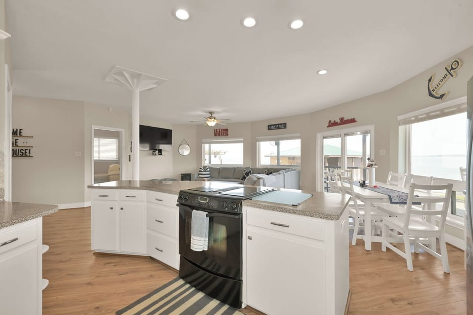 Amazing Lake View While Cooking