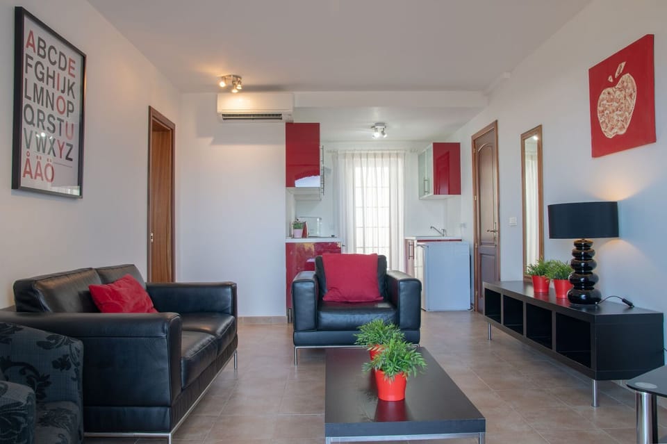 Apartment from the doors to the patio/garden