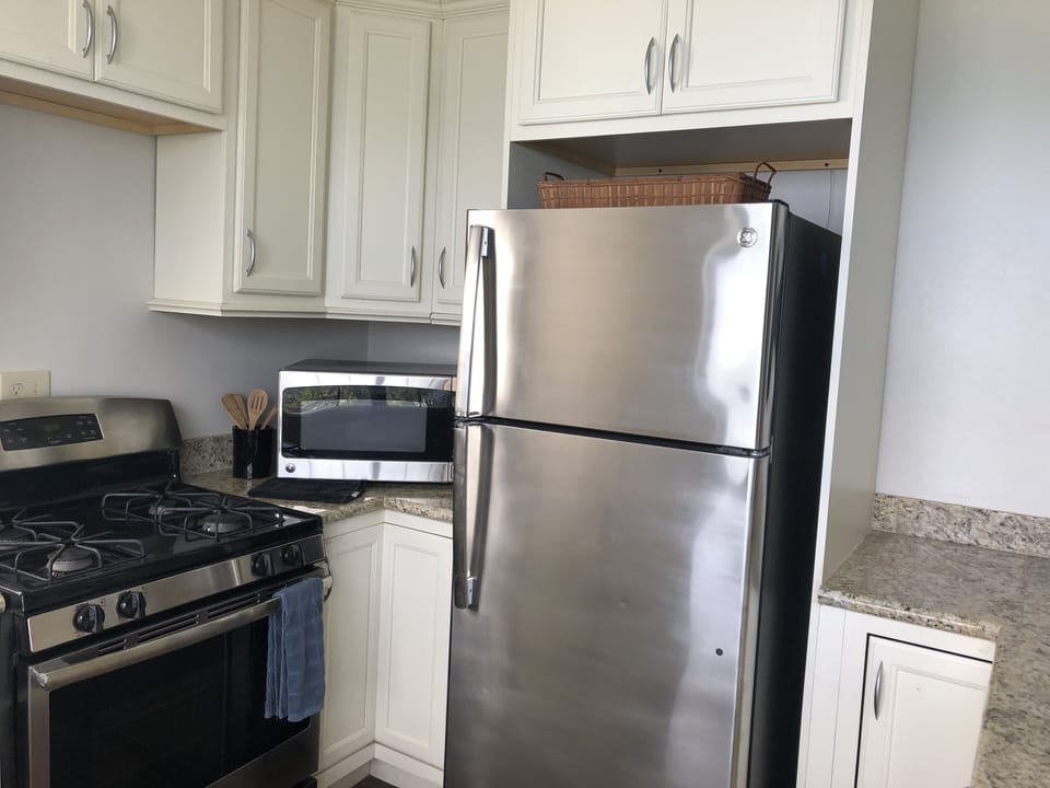 Full Kitchen with gas stove