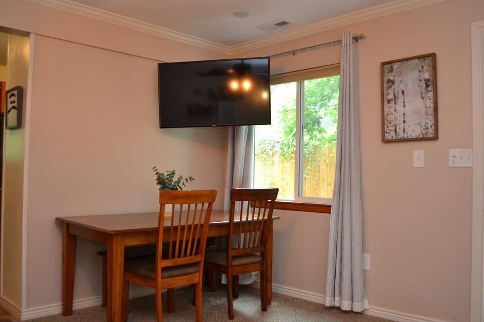 Seating for 4+ with a large bench seat!
