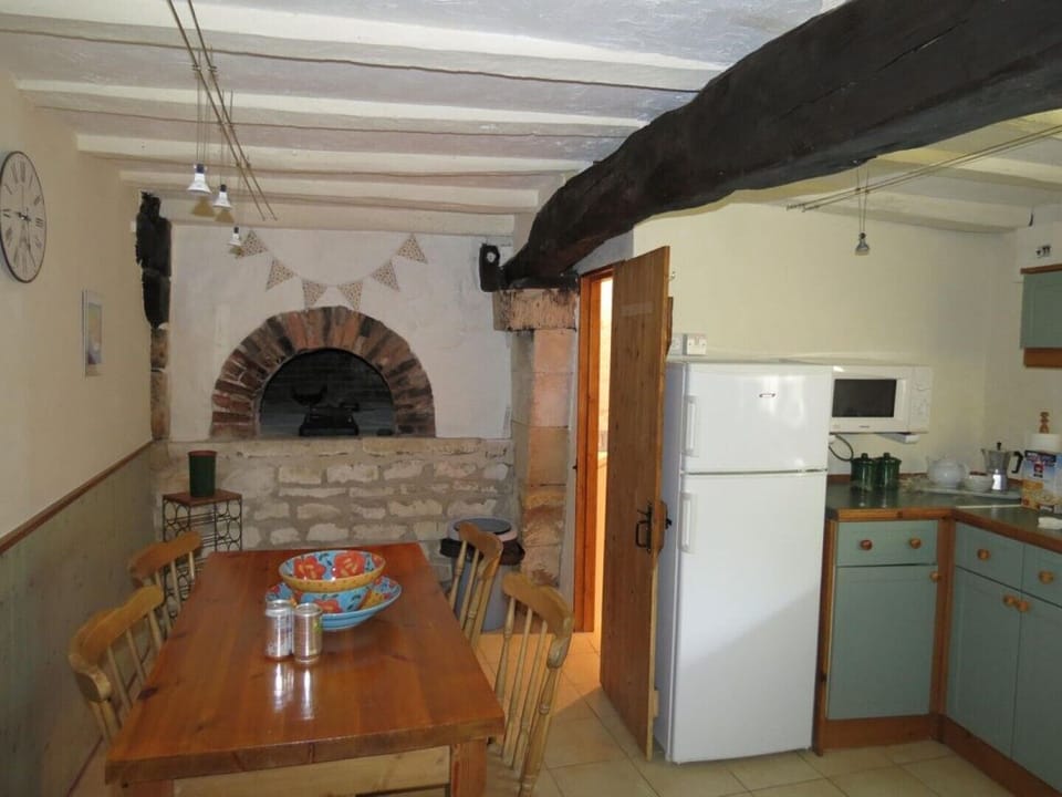 Kitchen/dinning area with bread oven