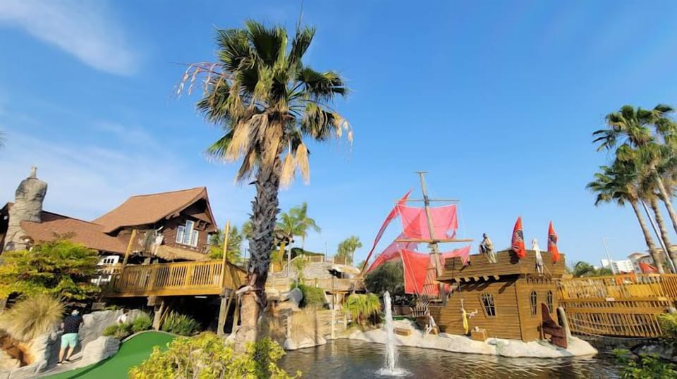Smugglers Cove Adventure Golf