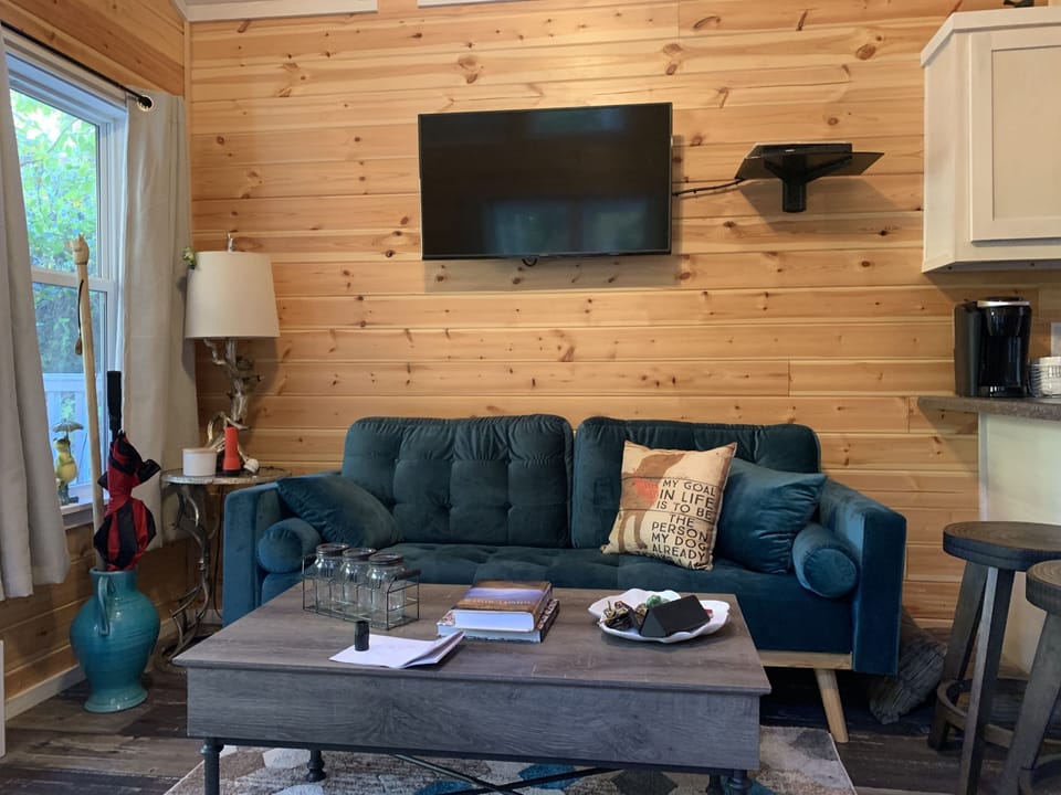 Flat screen tvs, Starlink, apps and dvds. Sit and recline, read or watch TV.