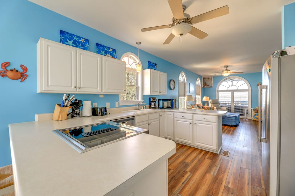 Fully Equipped Kitchen | Oven | Microwave | Glass Stove Top