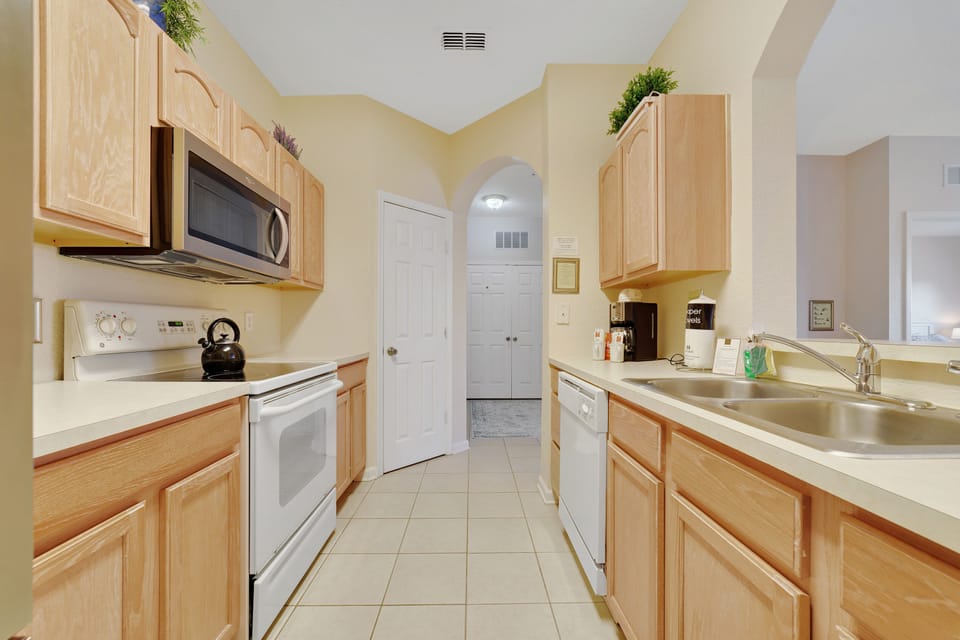 Fully Stocked Kitchen with Full Size Appliances, Cookware, Dishes and more.