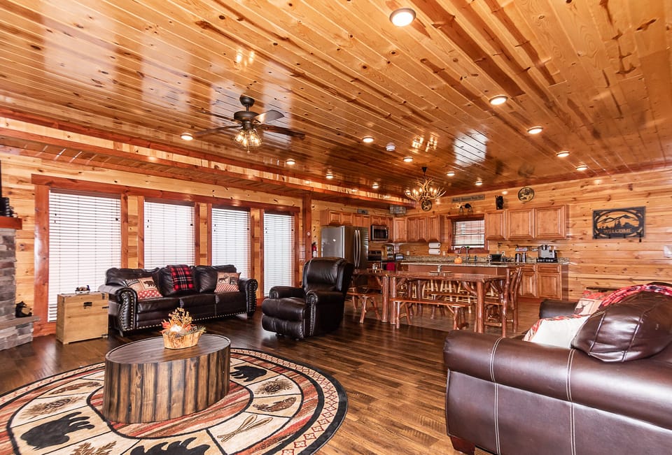 Open Concept Floorplan with Family Room, Dining Room and Kitchen