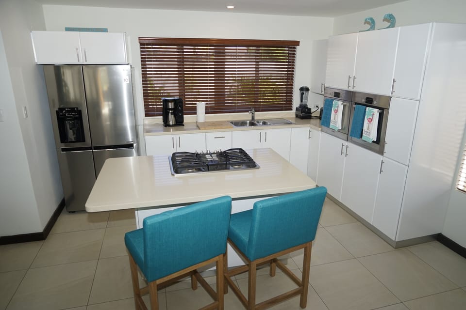 Kitchen with Breakfast Bar