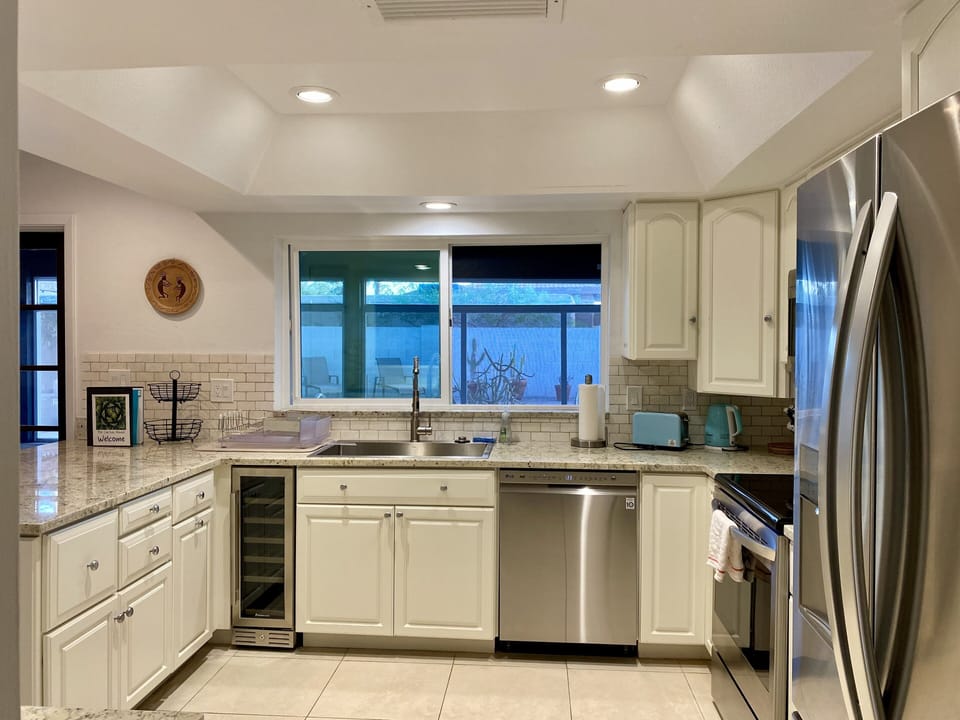 Fully remodeled kitchen and wine chiller 