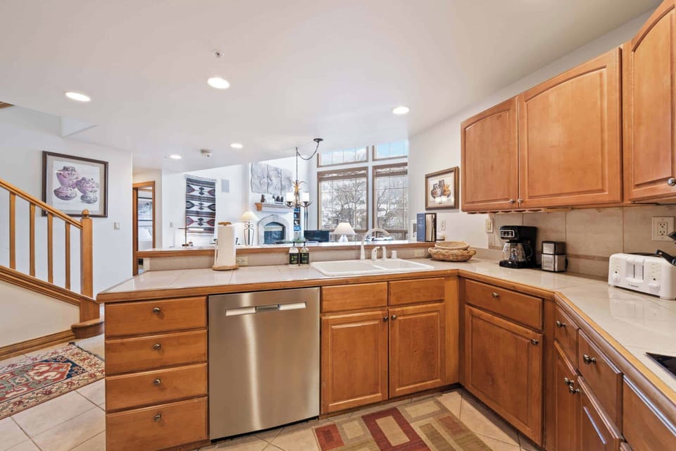 oxfordcourt-407-7484_52634308523_o