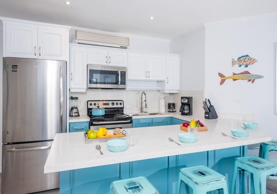 Cook, eat, and dream with an ocean breeze.