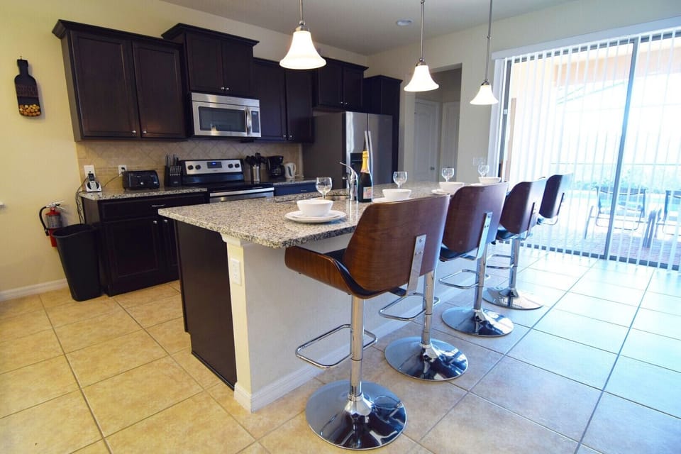 Fully-equipped kitchen with breakfast bar