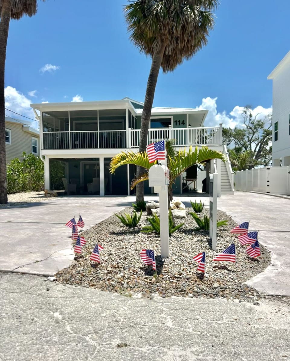Welcome to Beach Daze 114 Lovers Ln