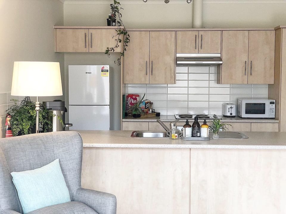 Kitchen & reading area