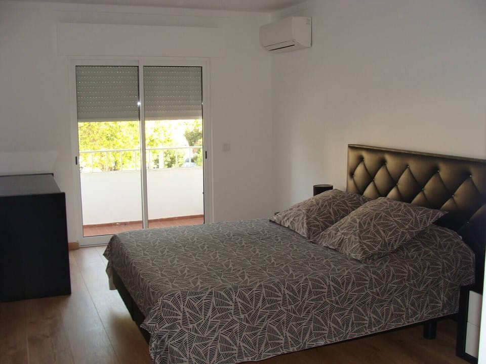 Quarto sem WC.