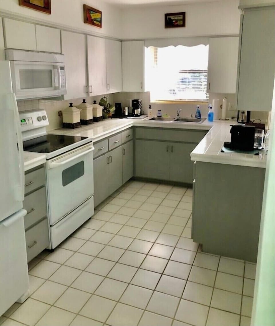 Fully equipped kitchen