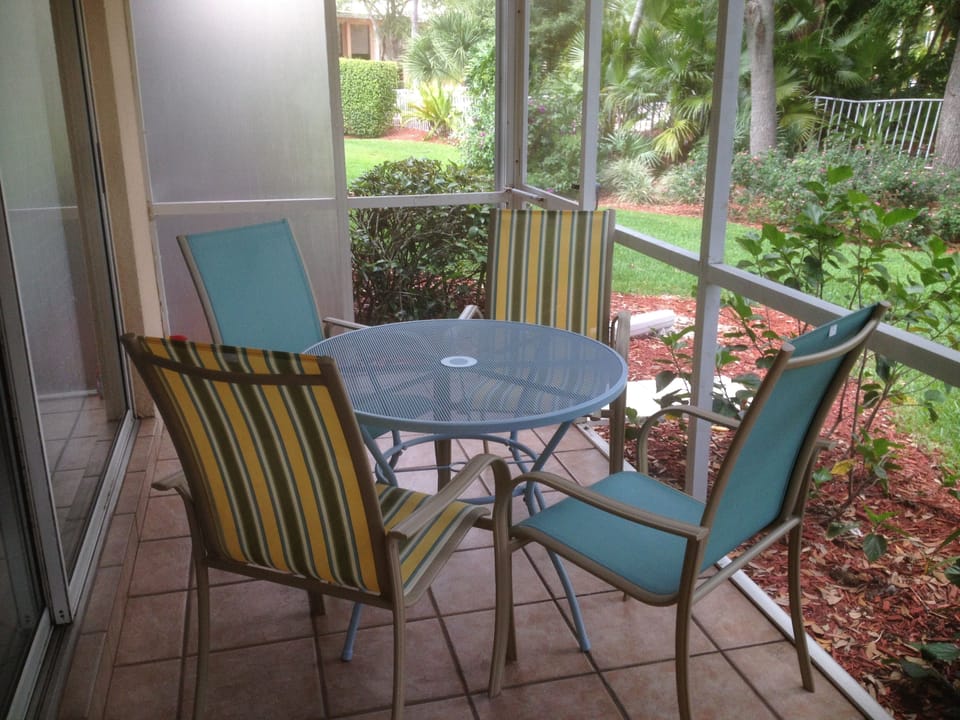 Rear lanai facing pool