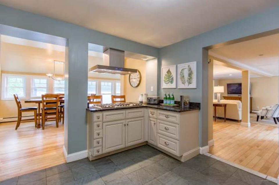 Stove with hood, counter seating