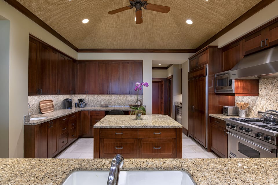 Large Chef's Kitchen 