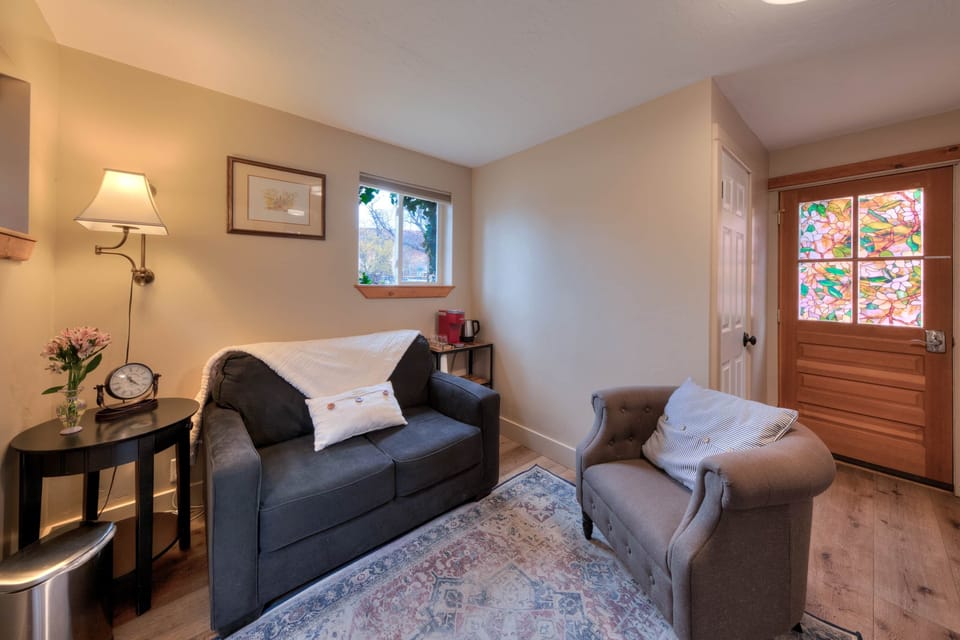 Cali Cochitta Overnight Rental (1)