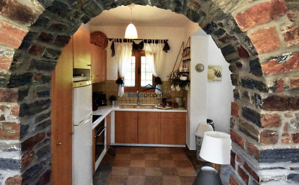 The fully equipped kitchen